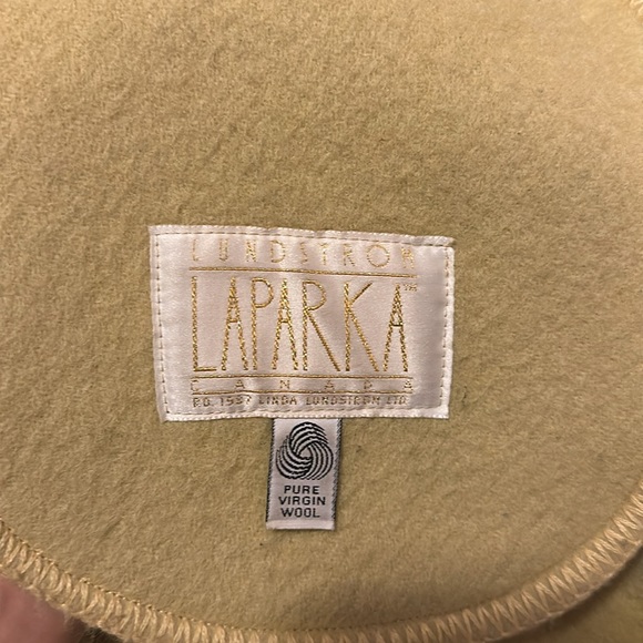 Full length Laparka wool coat with removable fur hood and shoulder pads - Picture 11 of 13